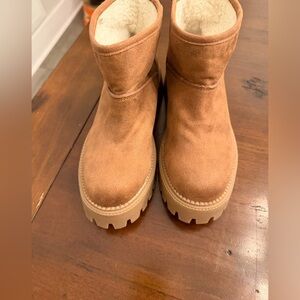 DV Dolce Vita Women's Lonny Cozy Platform Lug Booties - 7.5